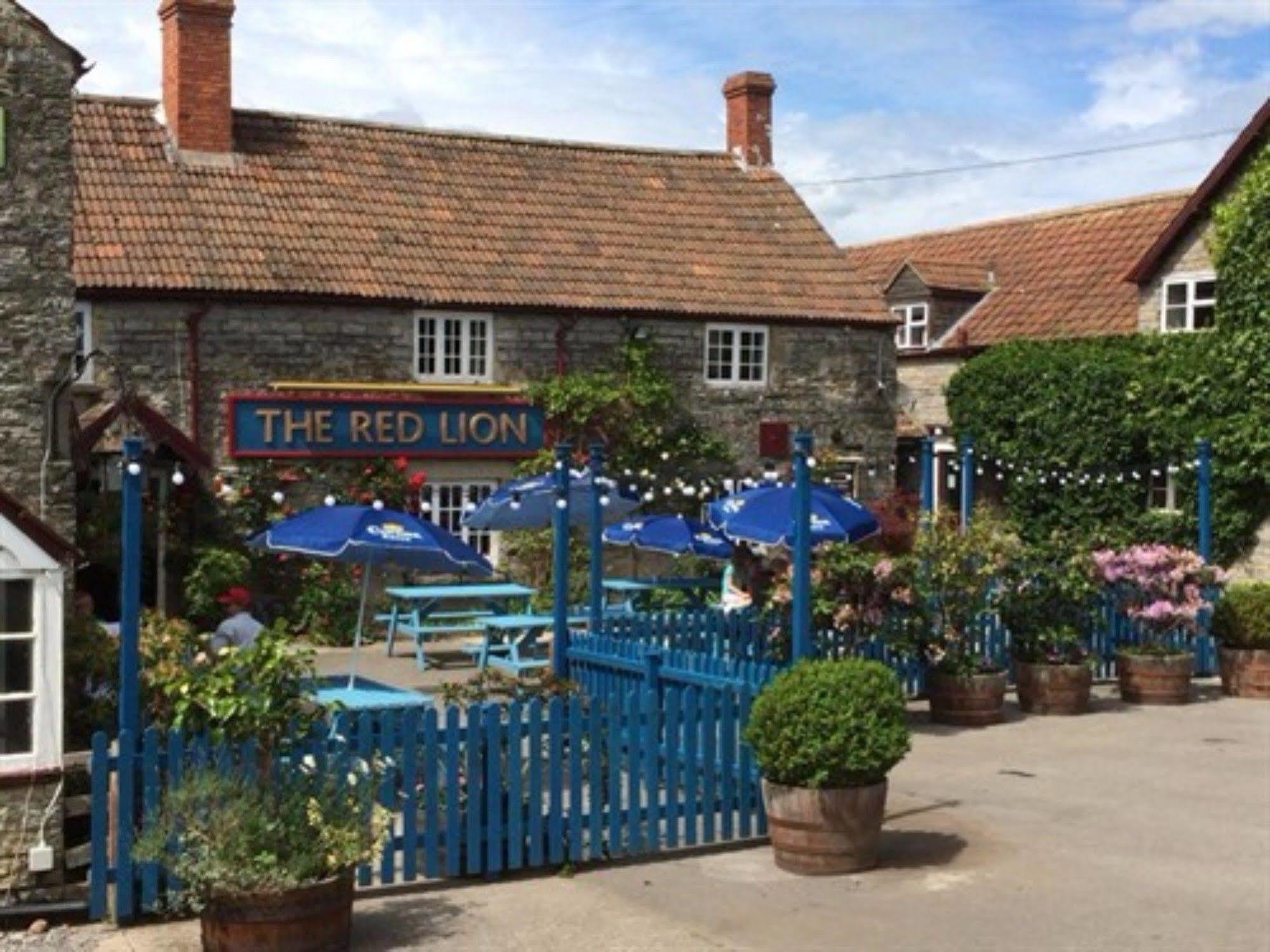 Hotel The Lion At West Pennard Exterior foto The Red Lion